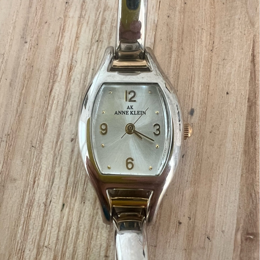 Anne Klein ladies two toned dress watch NEW BATTERY